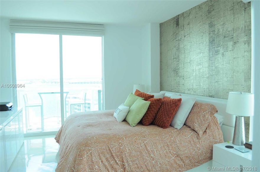 Amazing 1 bed and 1 bath unit at Emerald, in the heart of Brickell, walking distance to the new Brickell City Centre, restaurants and shops. Combined beige marble and porcelain floor. Sub zero refrigerator and freezer, Viking electric range and dishwasher. Closets and blinds included. Beautiful ocean views from its large balcony. Roof top pool, gym and much more. Easy to show.