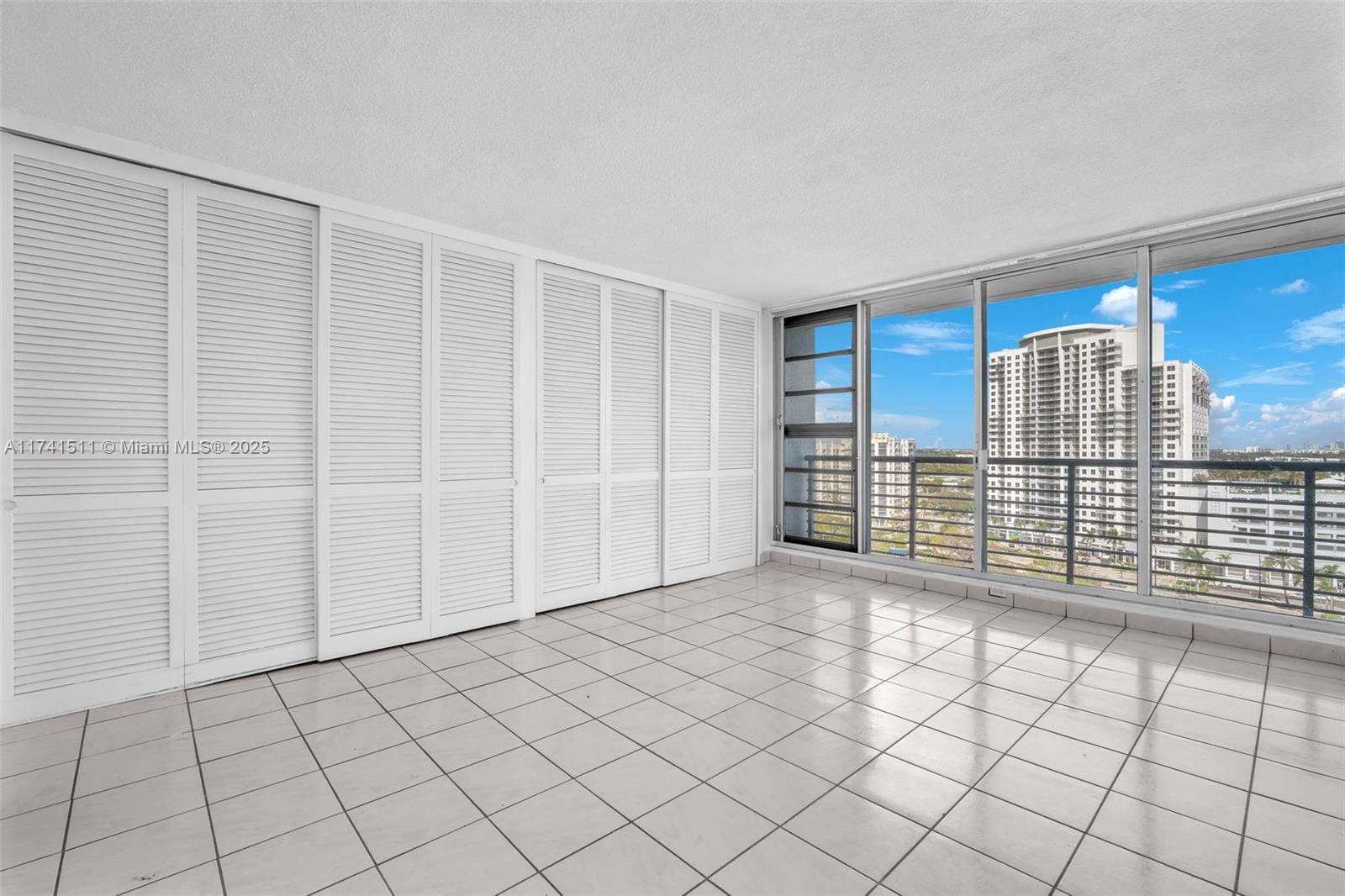 HOME TOWER CONDO - Residential