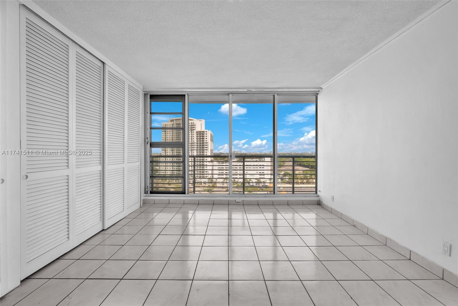 HOME TOWER CONDO - Residential