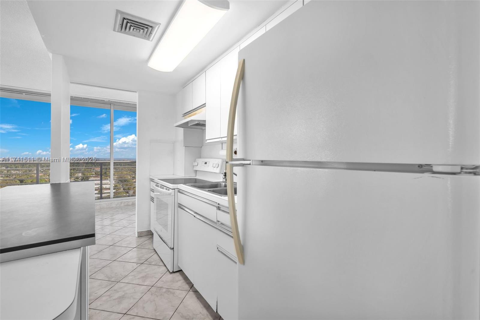 HOME TOWER CONDO - Residential