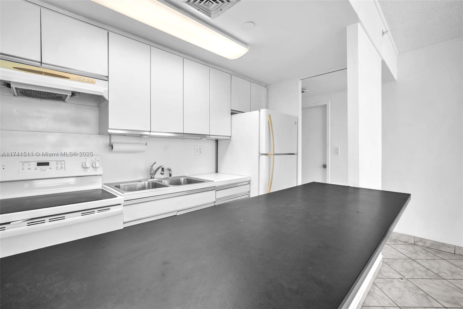 HOME TOWER CONDO - Residential