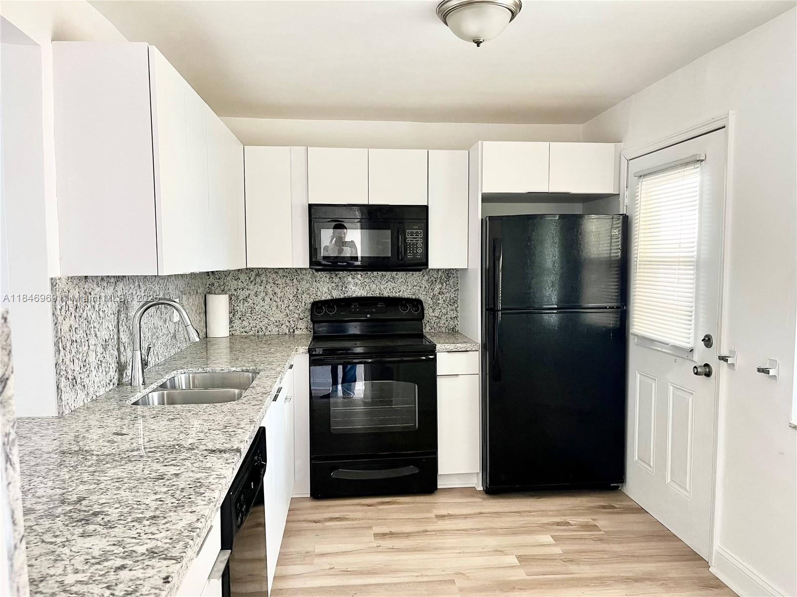 1201 NE 191st St G101