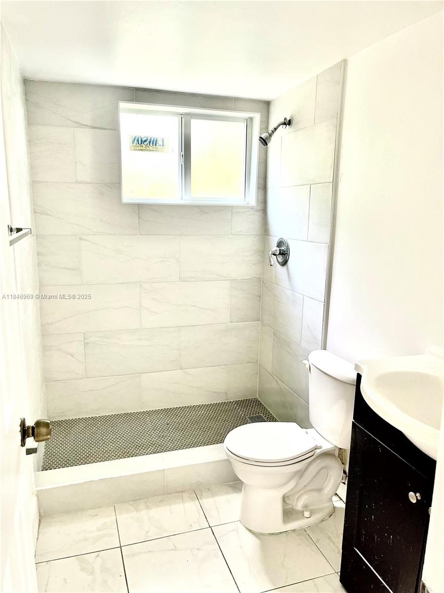 1201 NE 191st St G101