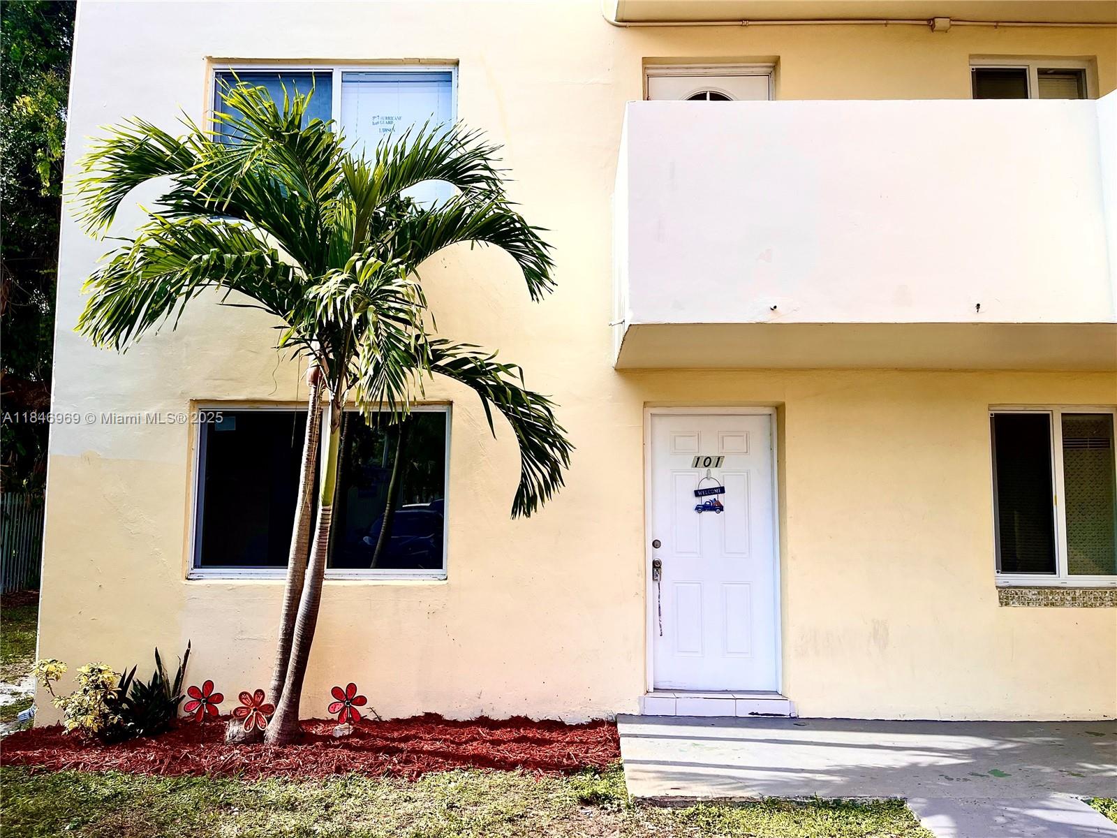 1201 NE 191st St G101