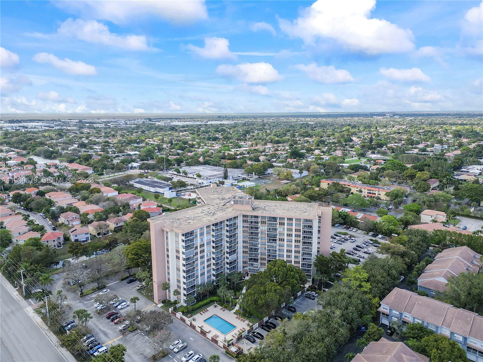 COUNTRY CLUB TOWER OF COR - Residential