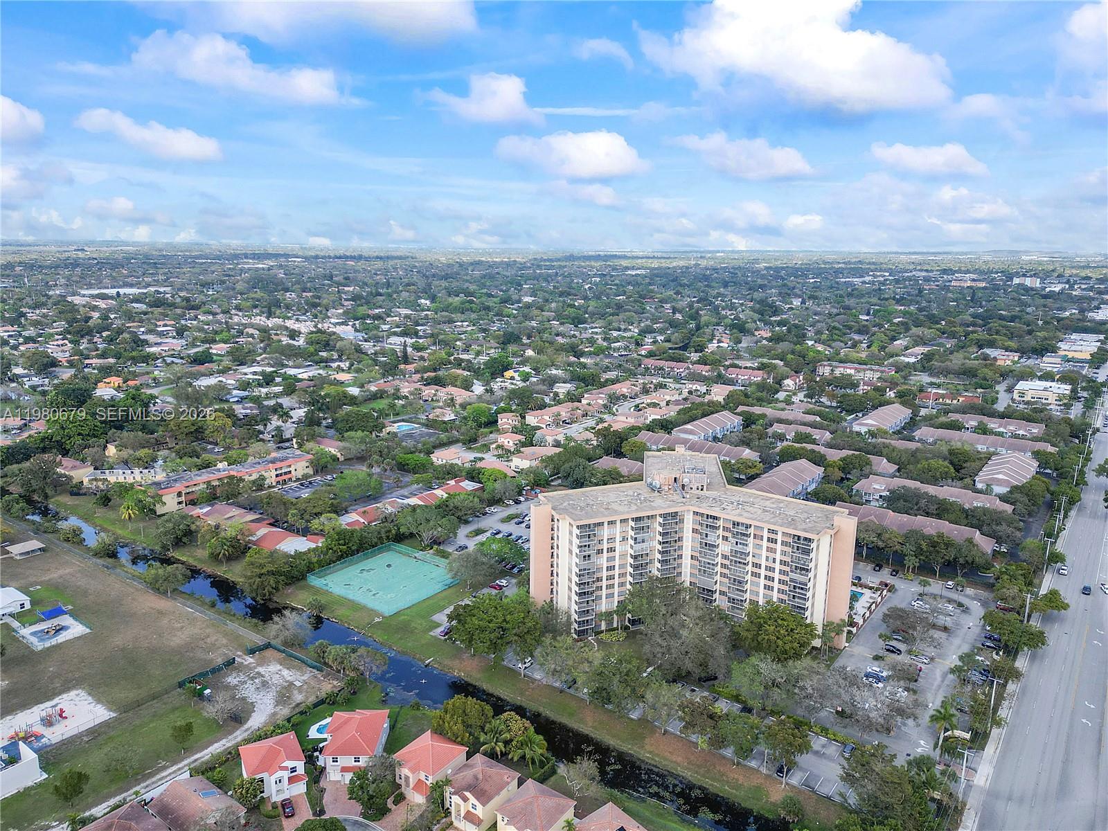 COUNTRY CLUB TOWER OF COR - Residential