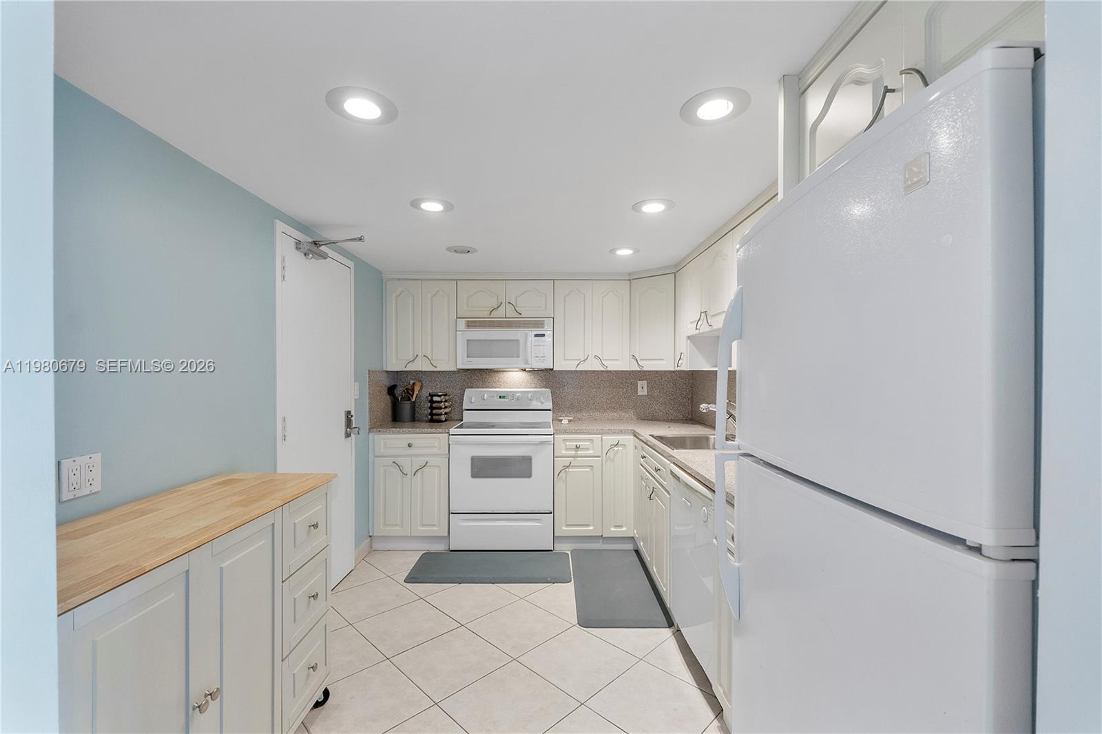 COUNTRY CLUB TOWER OF COR - Residential