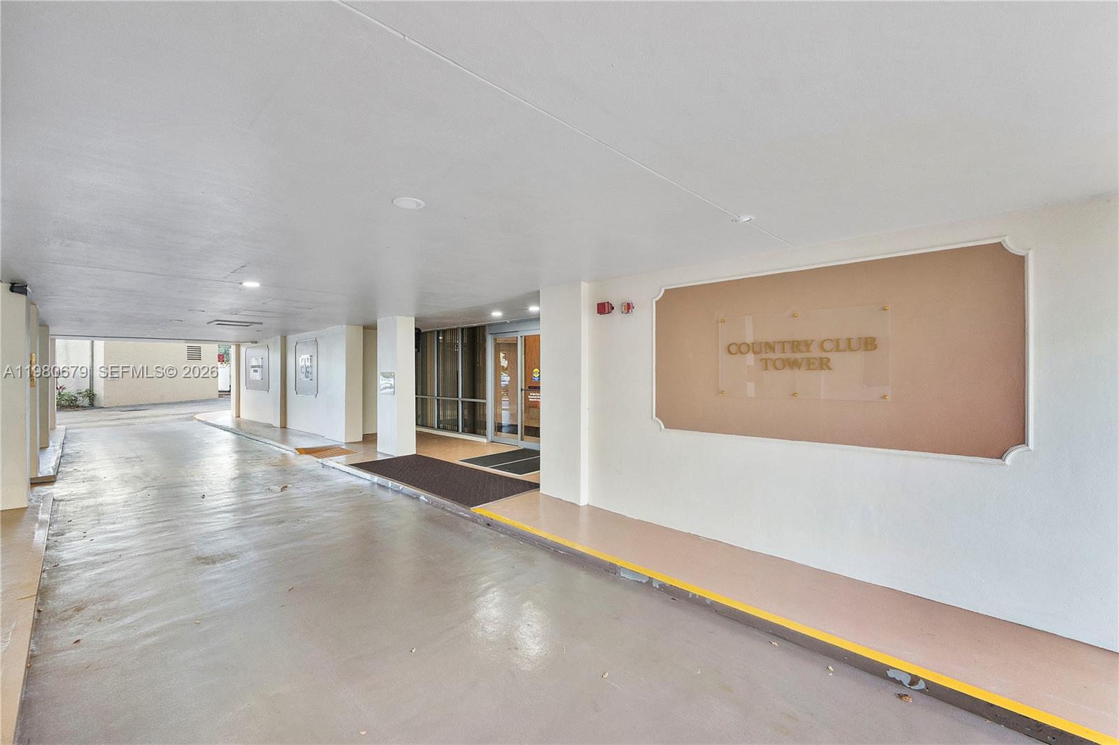 COUNTRY CLUB TOWER OF COR - Residential