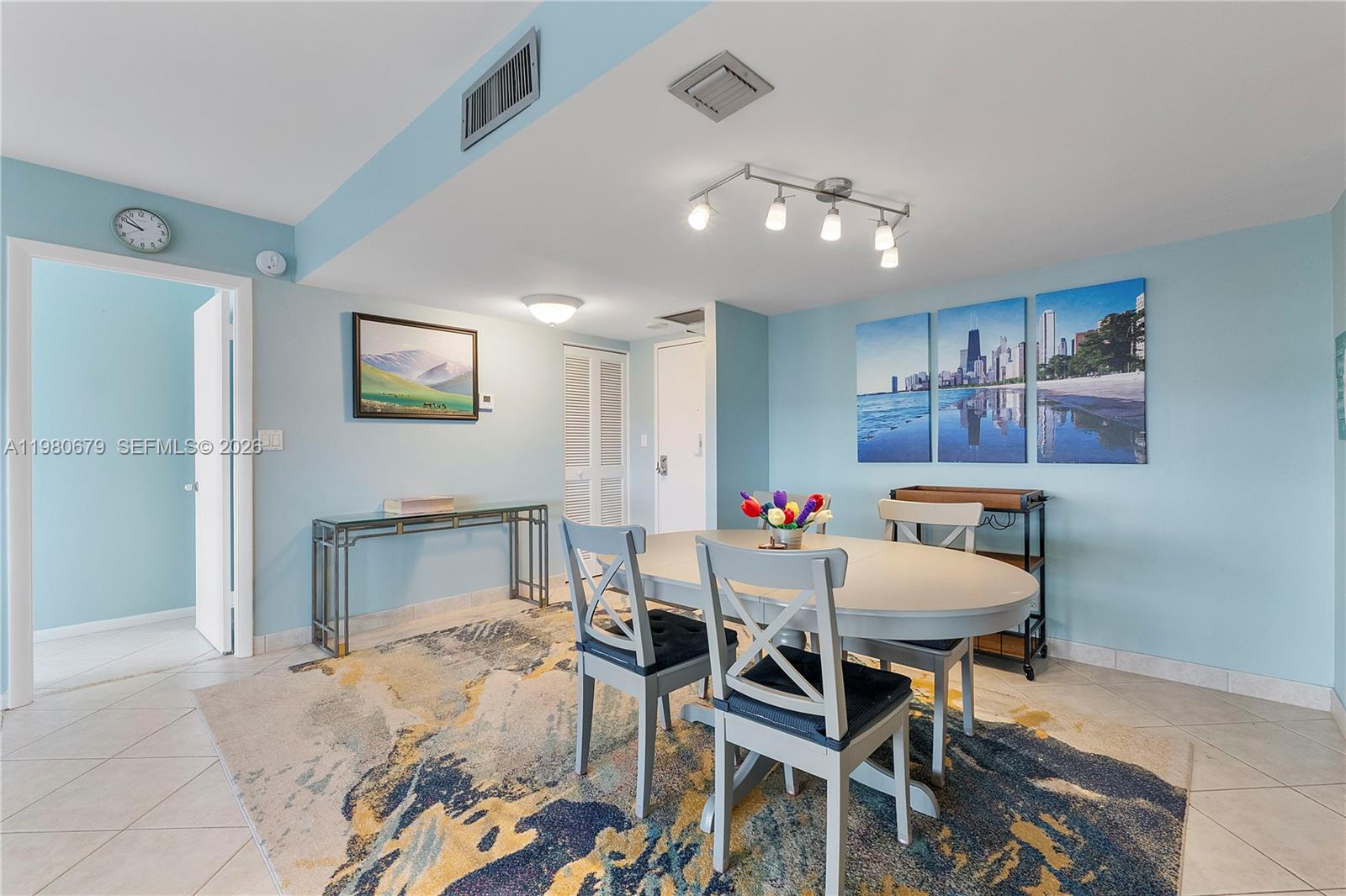 COUNTRY CLUB TOWER OF COR - Residential