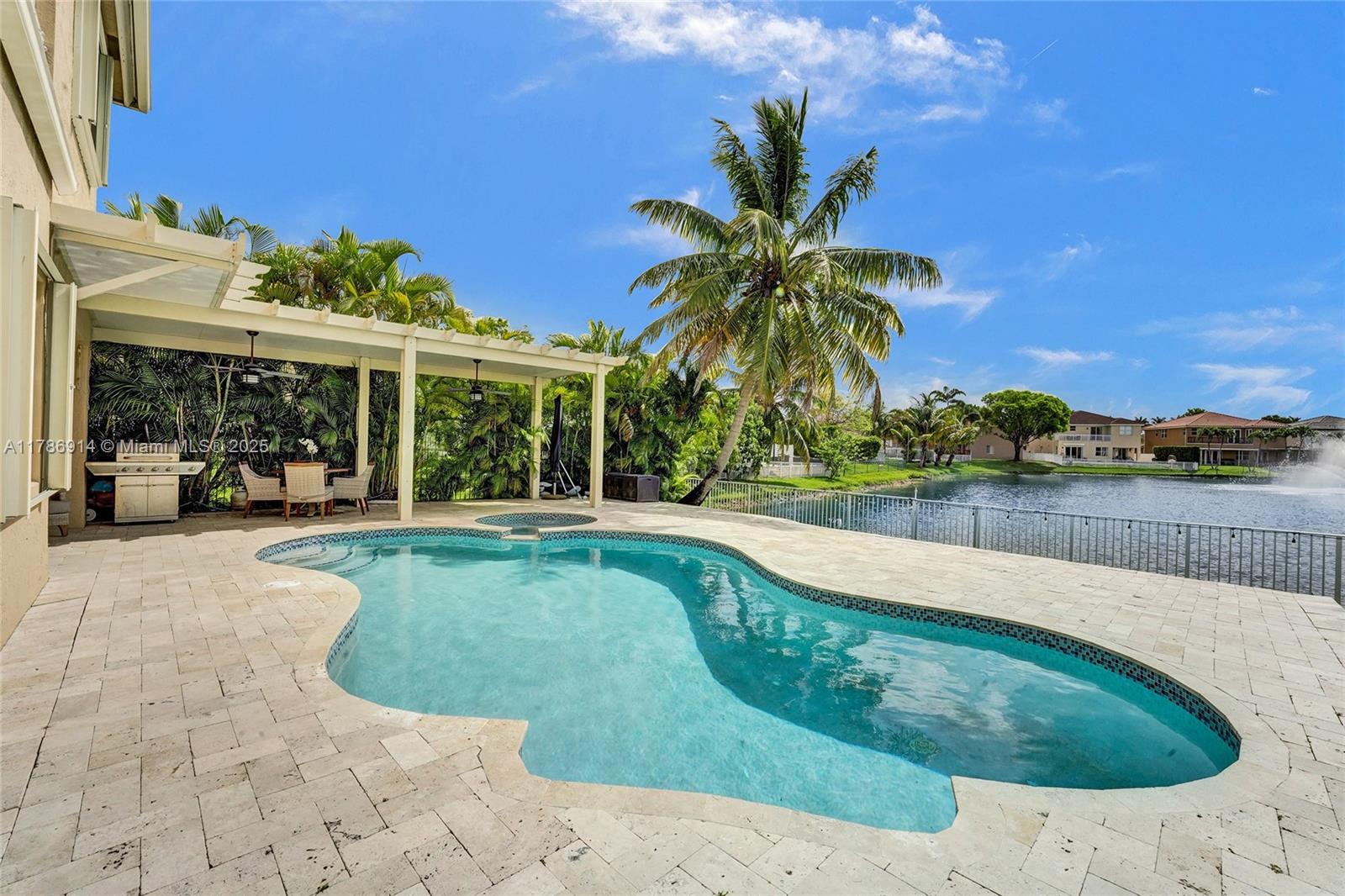 MIRAMAR PATIO HOME Vizcaya - Residential