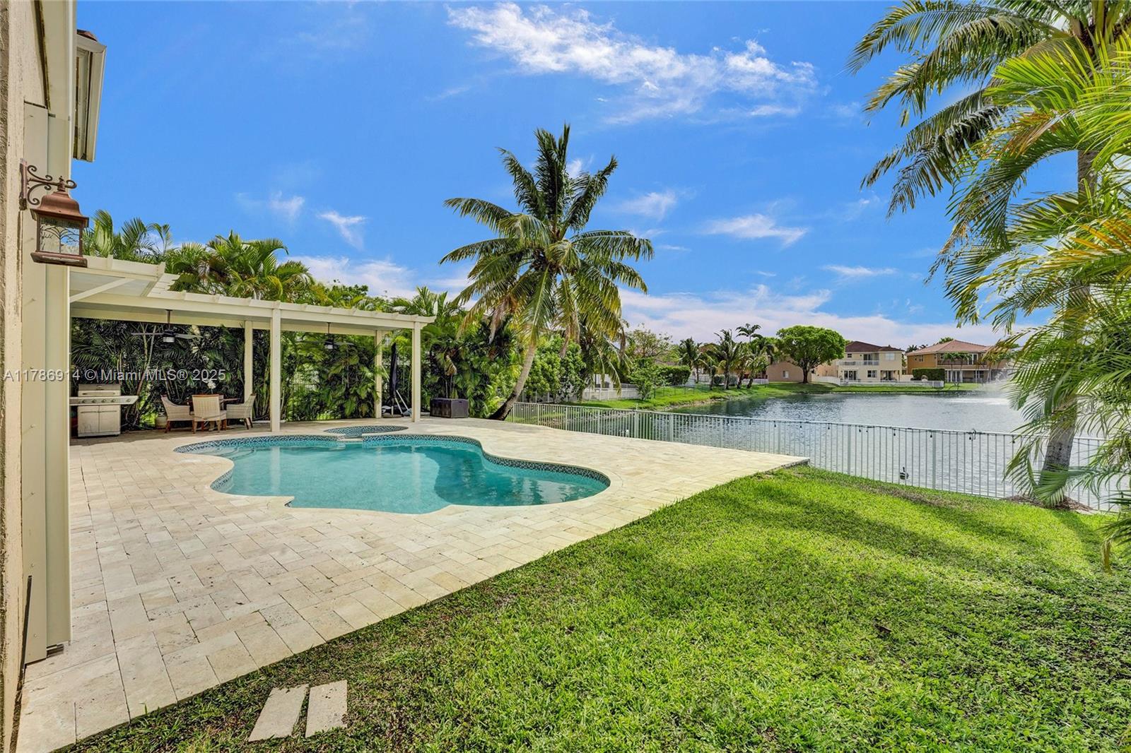 MIRAMAR PATIO HOME Vizcaya - Residential