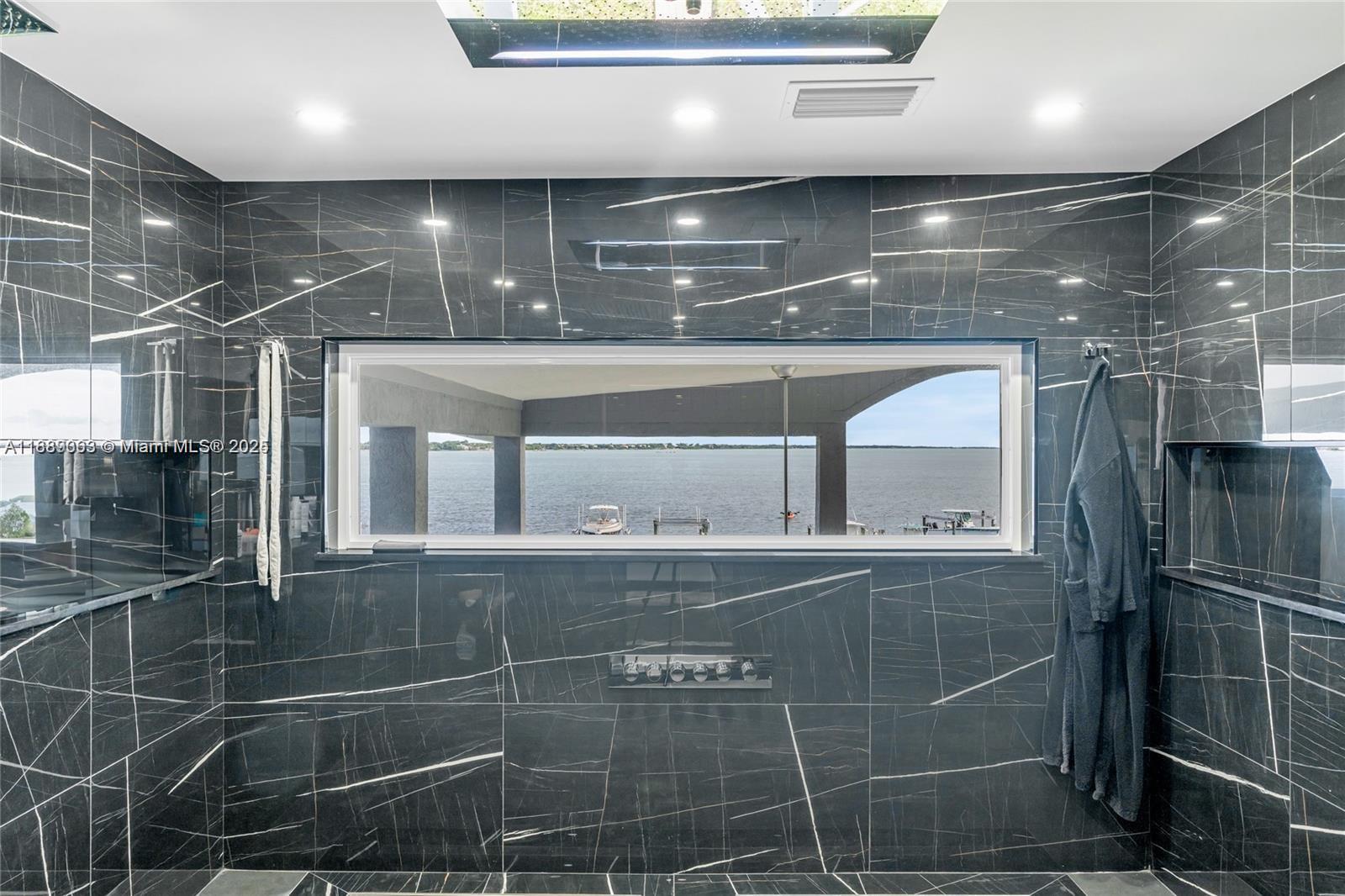 BUCCANEER PT (LARGO SOUND - Residential