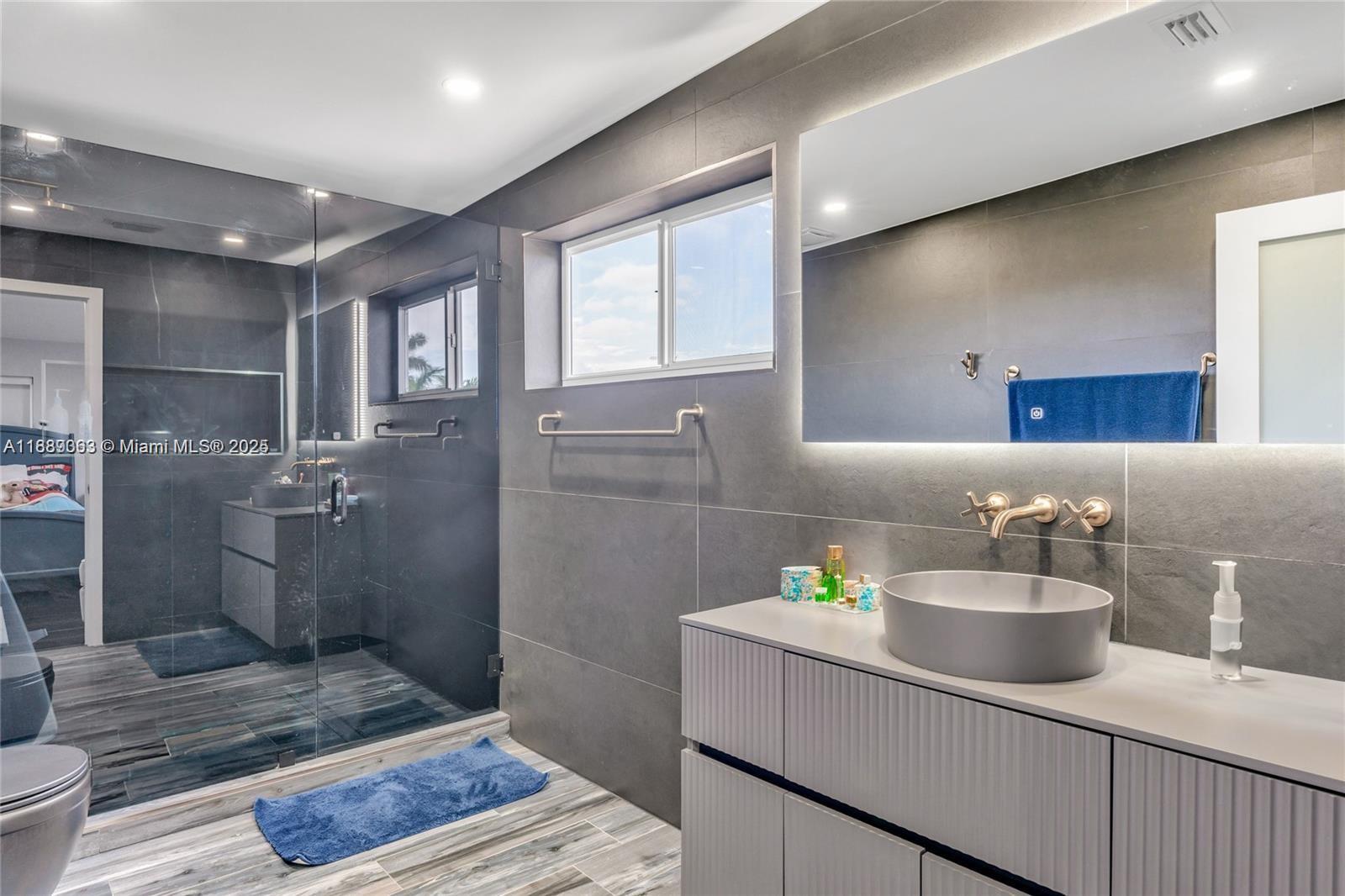 BUCCANEER PT (LARGO SOUND - Residential