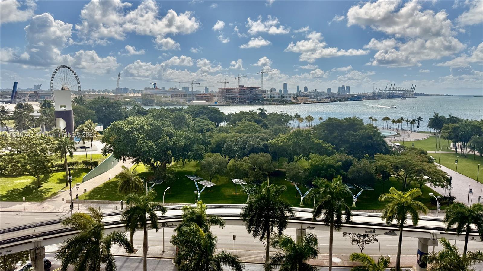 Live above it all in this sleek, fully furnished studio at the prestigious 50 Biscayne. Enjoy unobstructed views of Biscayne Bay and Bayfront Park from floor-to-ceiling windows in a modern open layout with stainless steel appliances and granite countertops.Features include an open floor plan, in-unit washer and dryer, and one assigned parking space.
Resort-style amenities include an infinity pool overlooking the bay, full-service spa, state-of-the-art gym, 24/7 concierge, and valet. Steps from Brickell, Whole Foods, Metromover, top restaurants, and vibrant nightlife—this is Miami luxury at its finest.