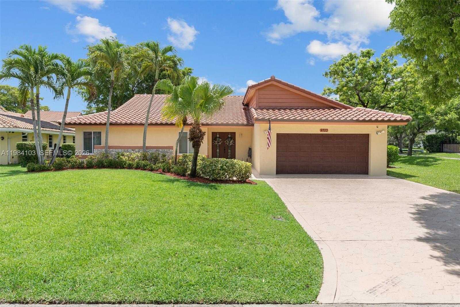 MAPLEWOOD - Residential