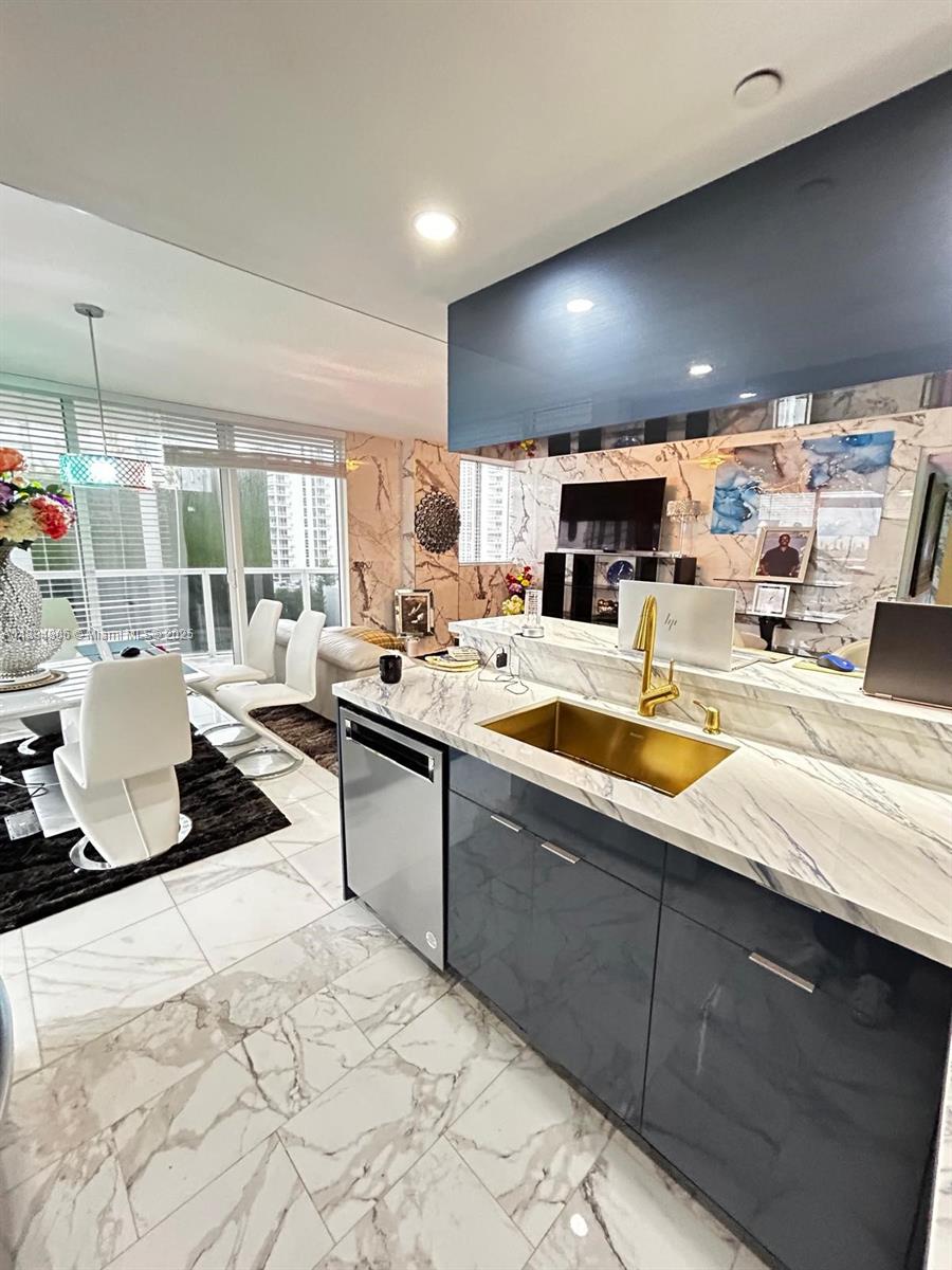 23 BISCAYNE BAY CONDO - Residential Lease