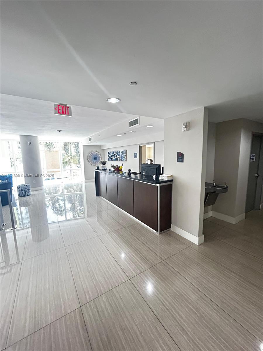 23 BISCAYNE BAY CONDO - Residential Lease