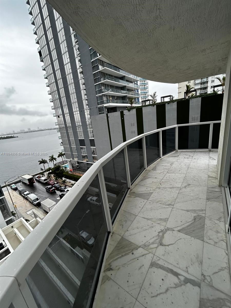23 BISCAYNE BAY CONDO - Residential Lease