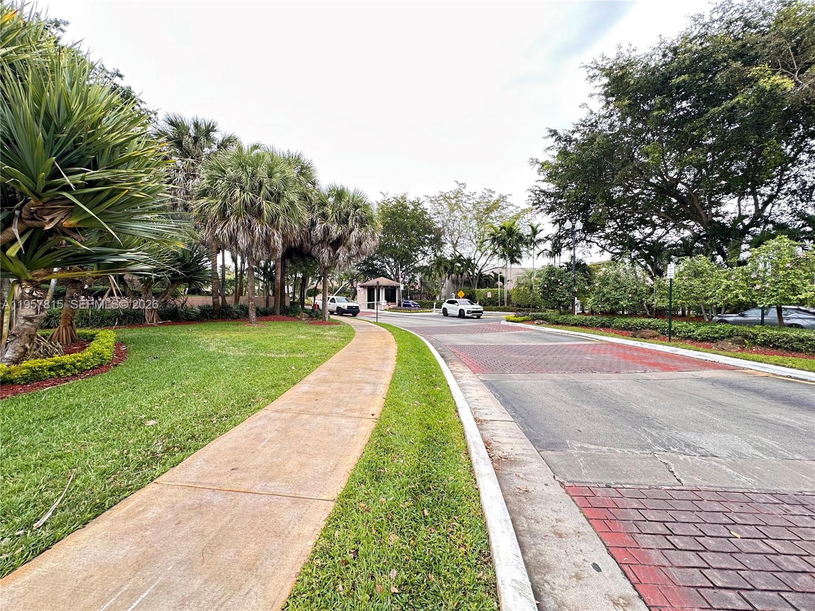 PEMBROKE LAKES SECTION SE - Residential Lease