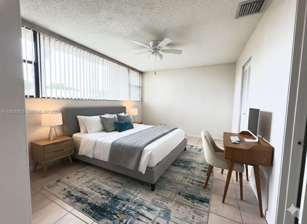 PEMBROKE LAKES SECTION SE - Residential Lease