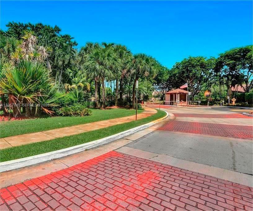 PEMBROKE LAKES SECTION SE - Residential Lease