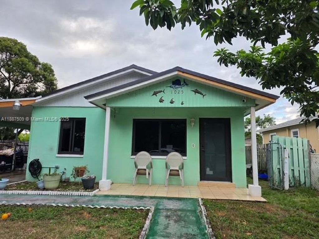 Photo of 1025 Selkirk St, West Palm Beach, FL 33405 (MLS # A11887509)