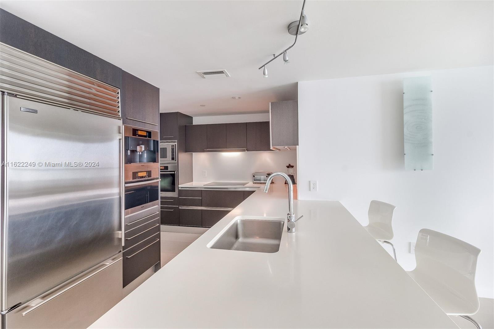 JADE BEACH CONDO - Residential Lease