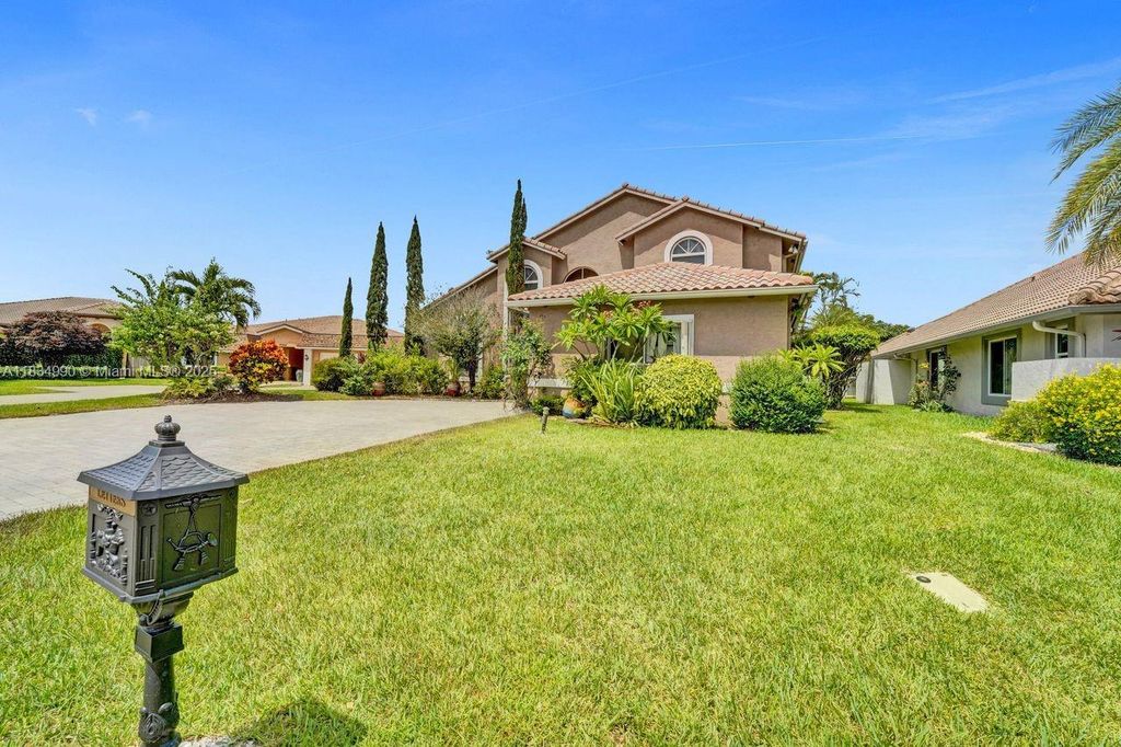 Photo of 9940 SW 4th St, Plantation, FL 33324 (MLS # A11834990)