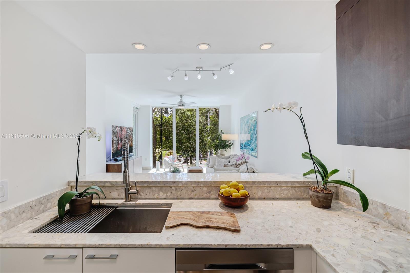 SOUTH TWO SEVEN LOFTS CON - Residential