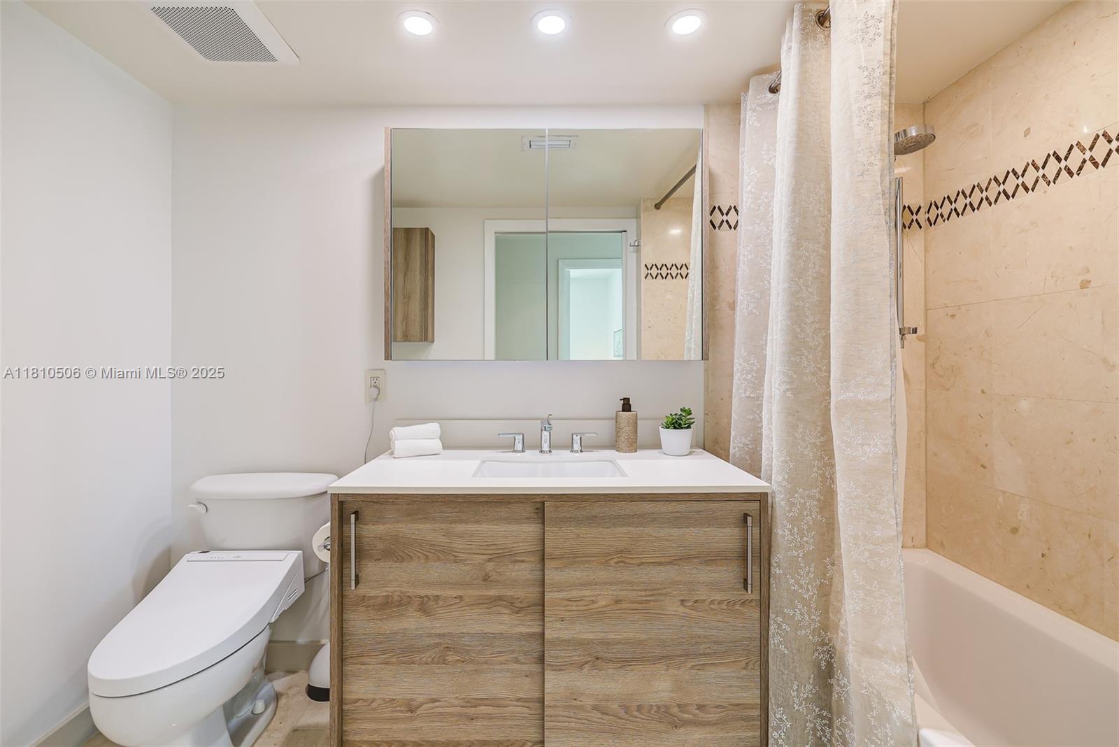 SOUTH TWO SEVEN LOFTS CON - Residential