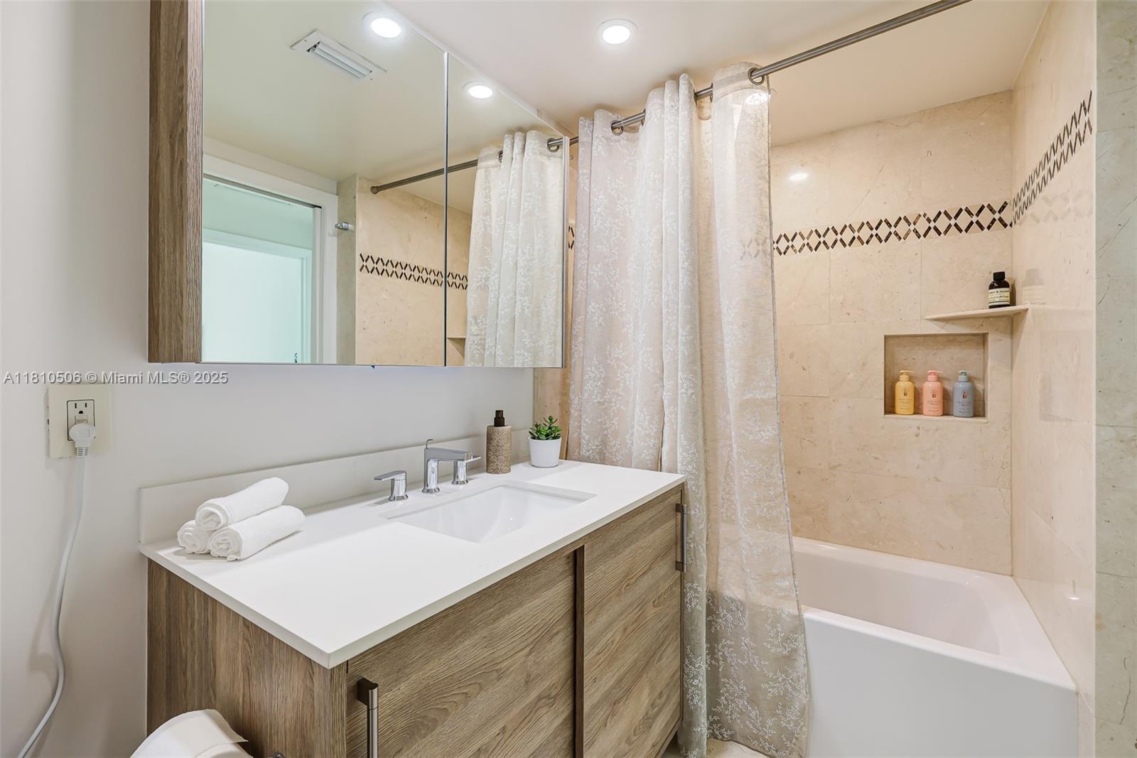 SOUTH TWO SEVEN LOFTS CON - Residential