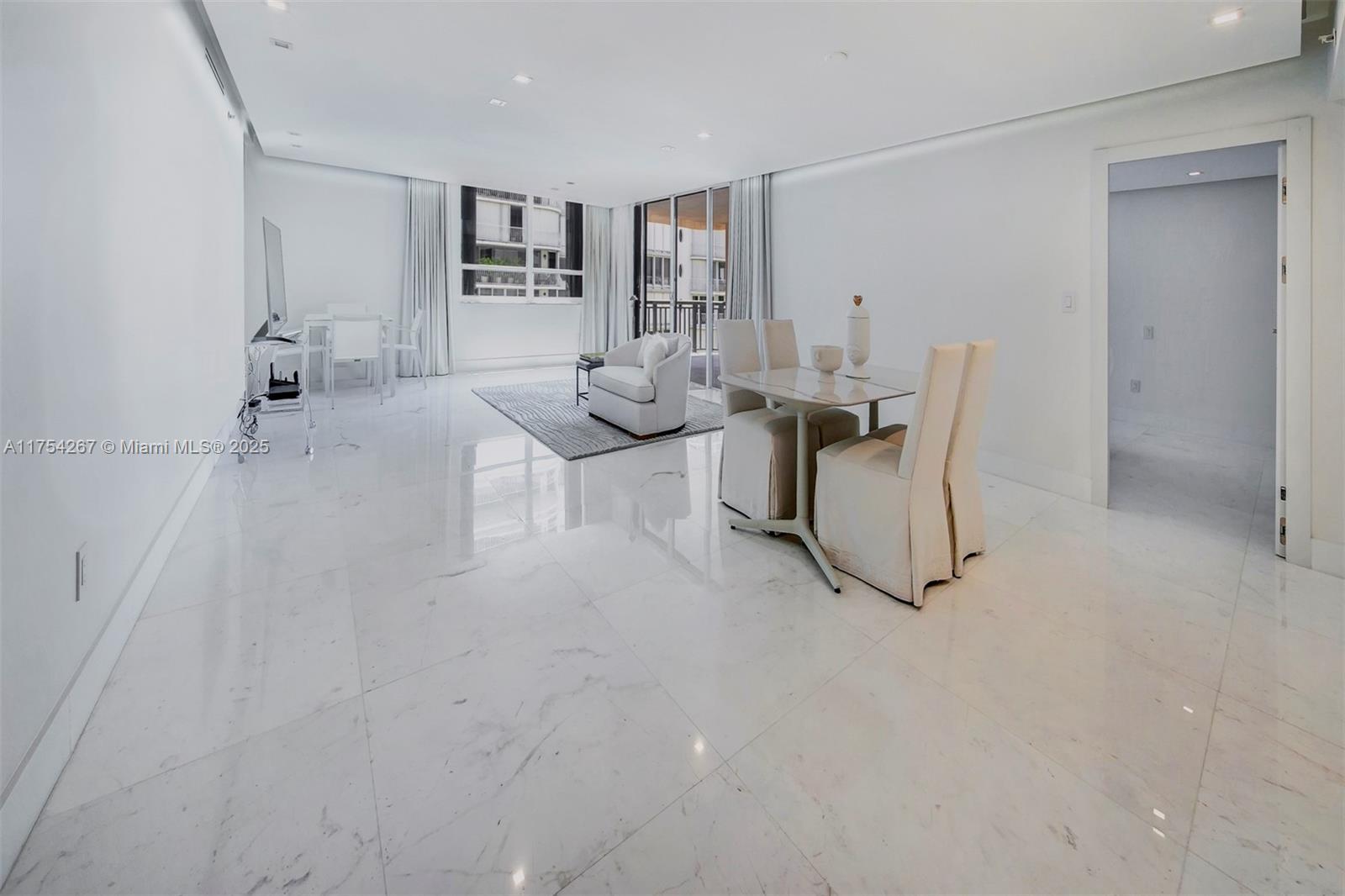 10175 Collins Ave 1106