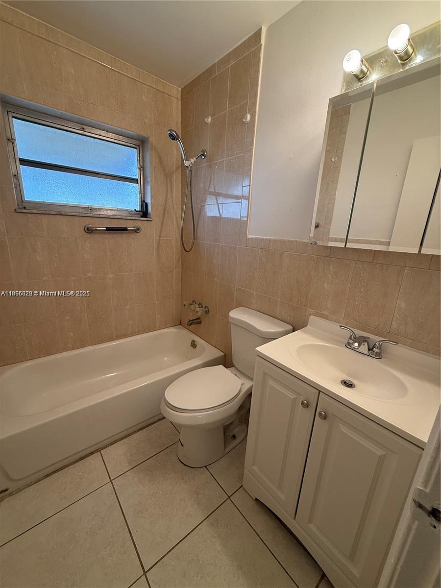 HOLLYWOOD BEACH GARDENS - Residential Lease
