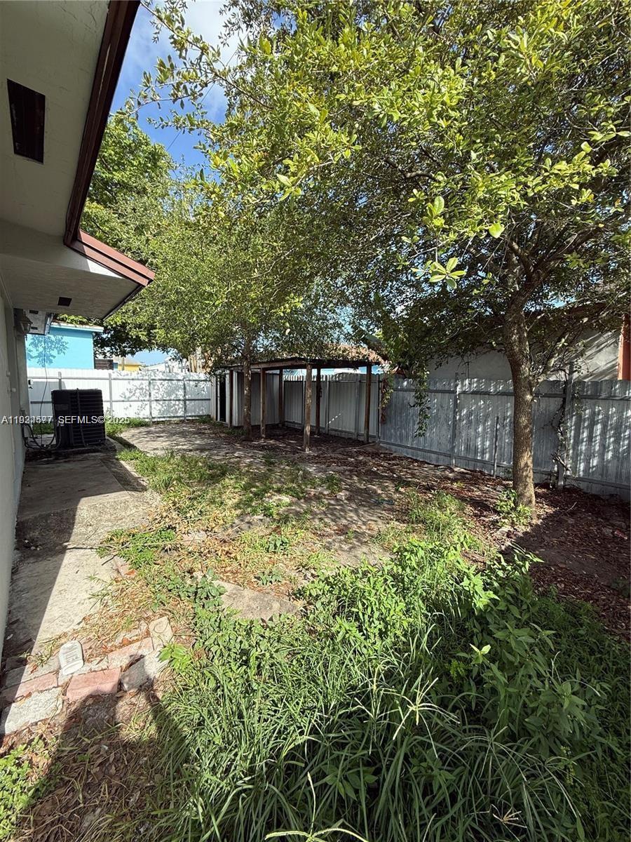 17TH AVE MANOR 2ND ADDN - Residential