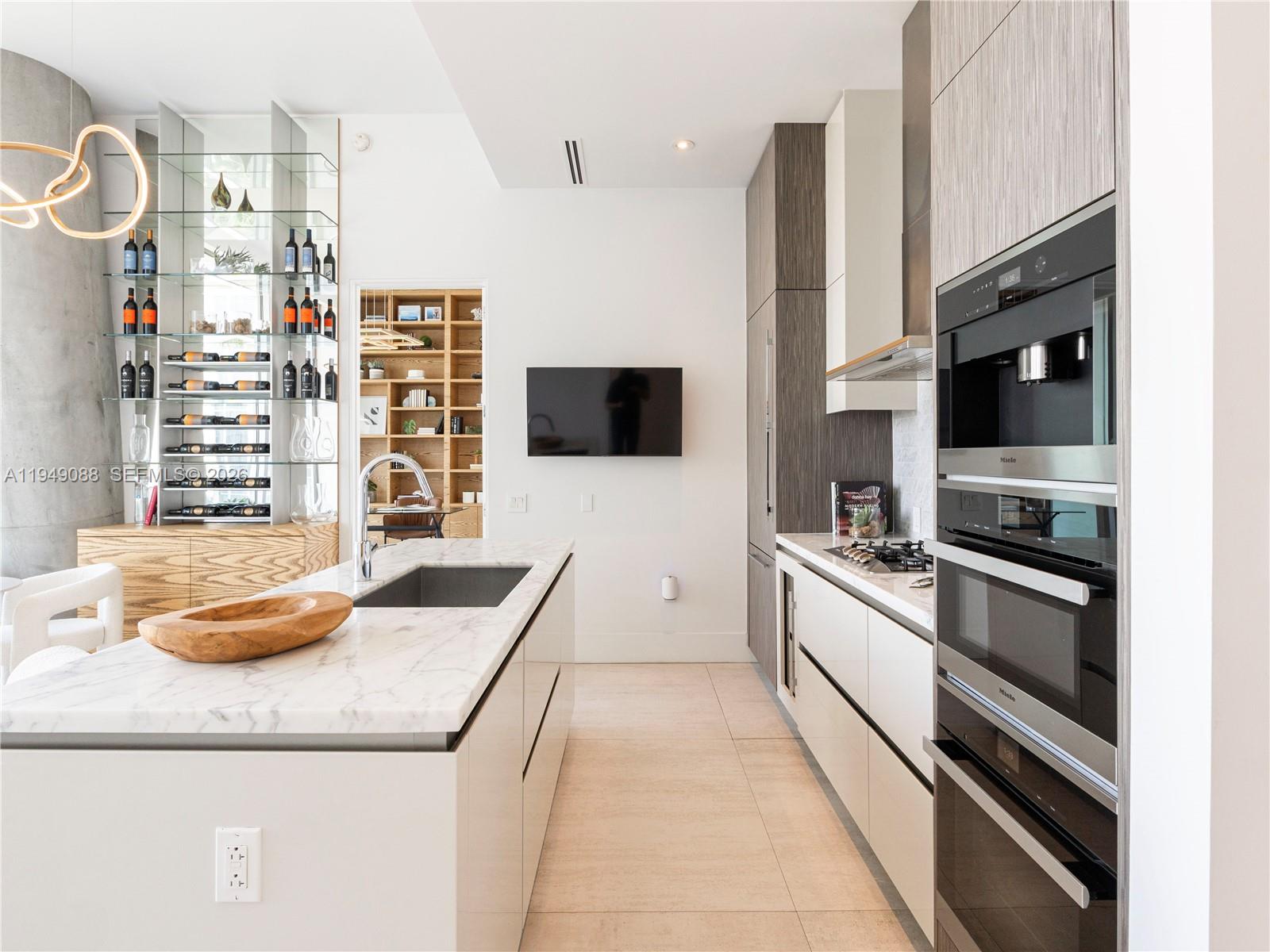 2669 S Bayshore Dr 804N