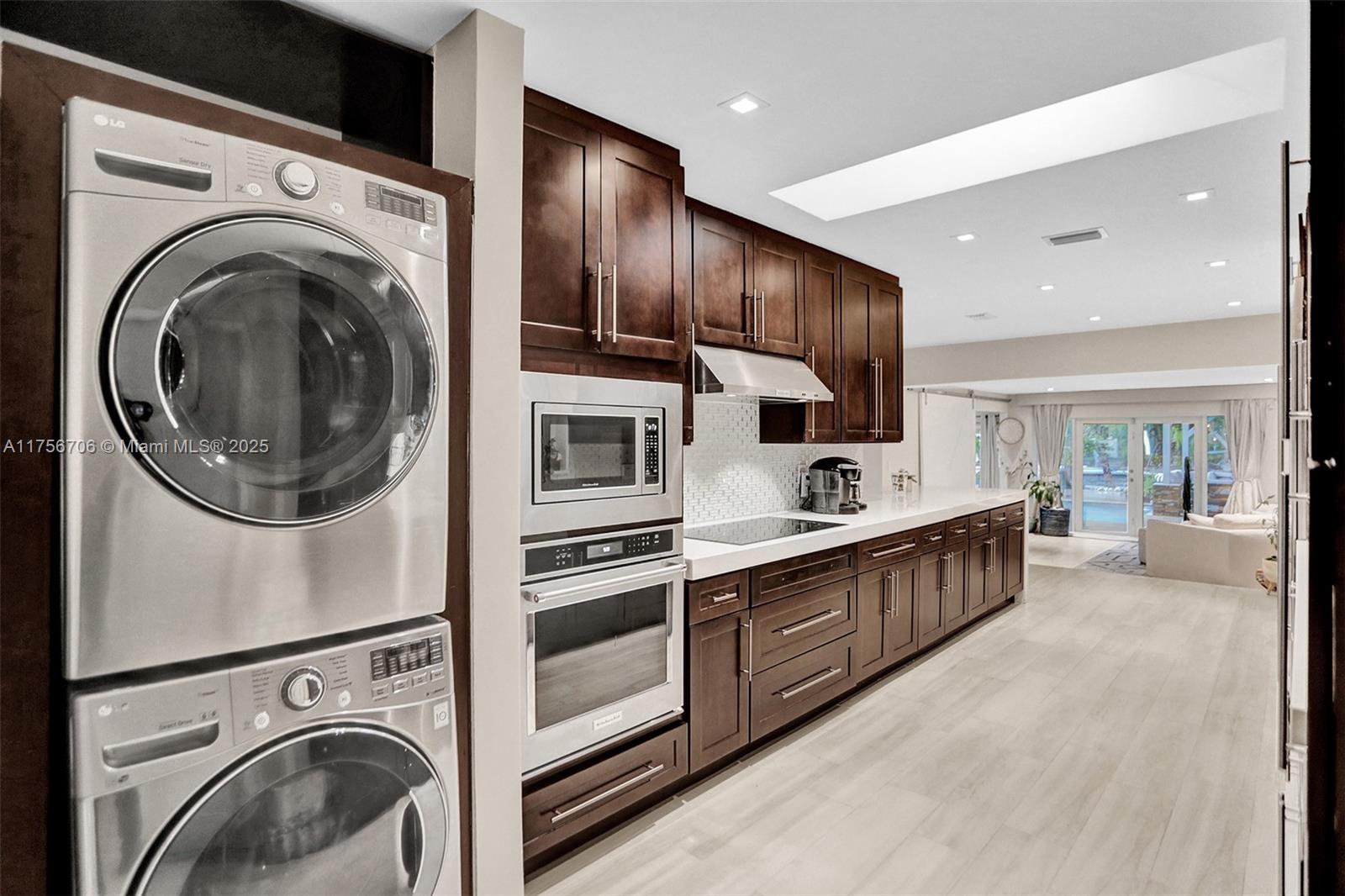 BISCAYNE POINT PB 14-35 - Residential Lease