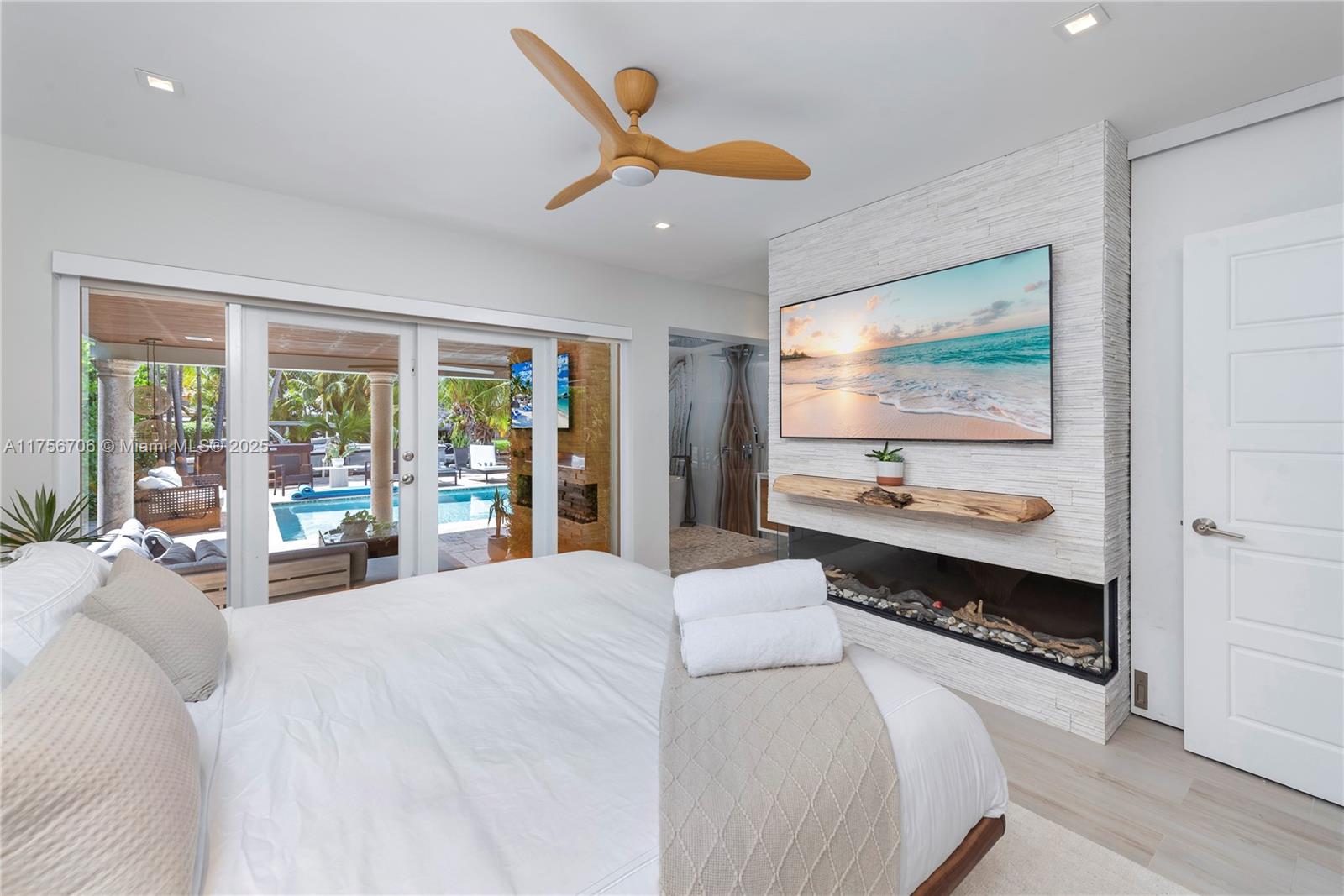 BISCAYNE POINT PB 14-35 - Residential Lease