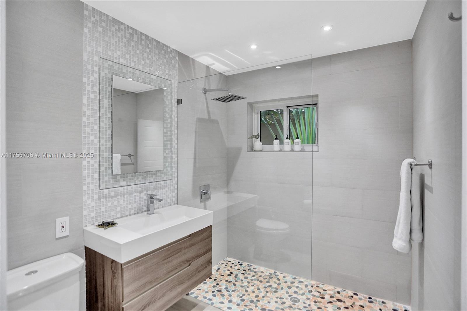 BISCAYNE POINT PB 14-35 - Residential Lease