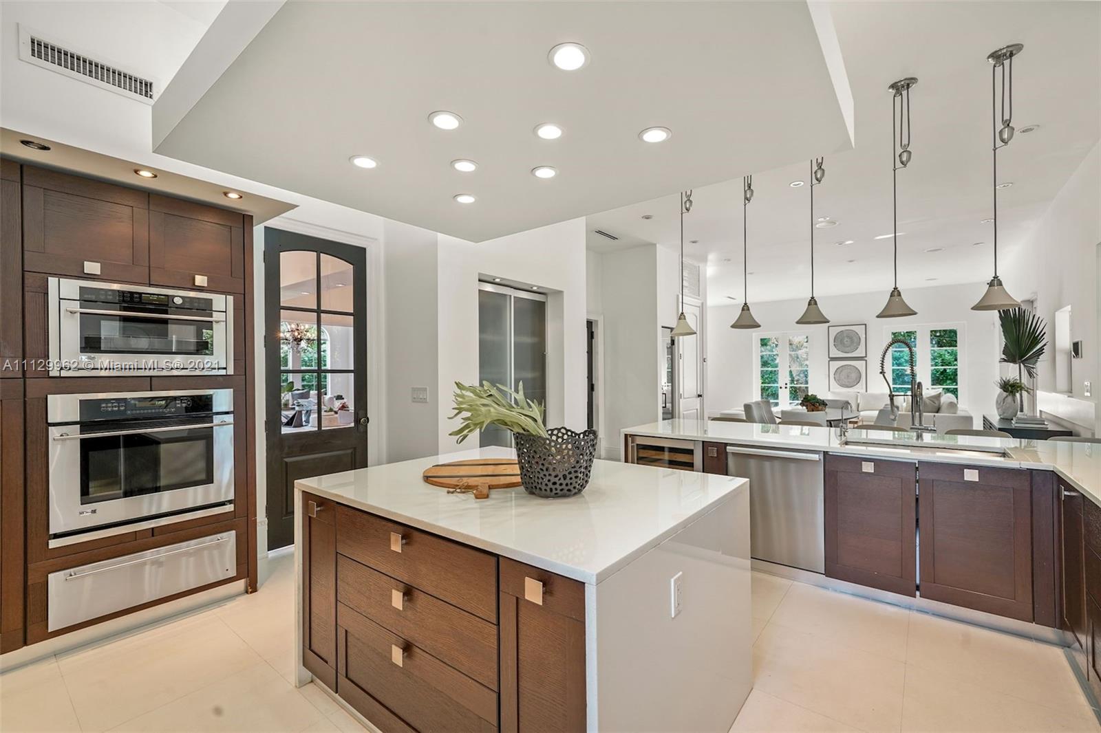 CORAL GABLES BISC BAY SEC - Residential