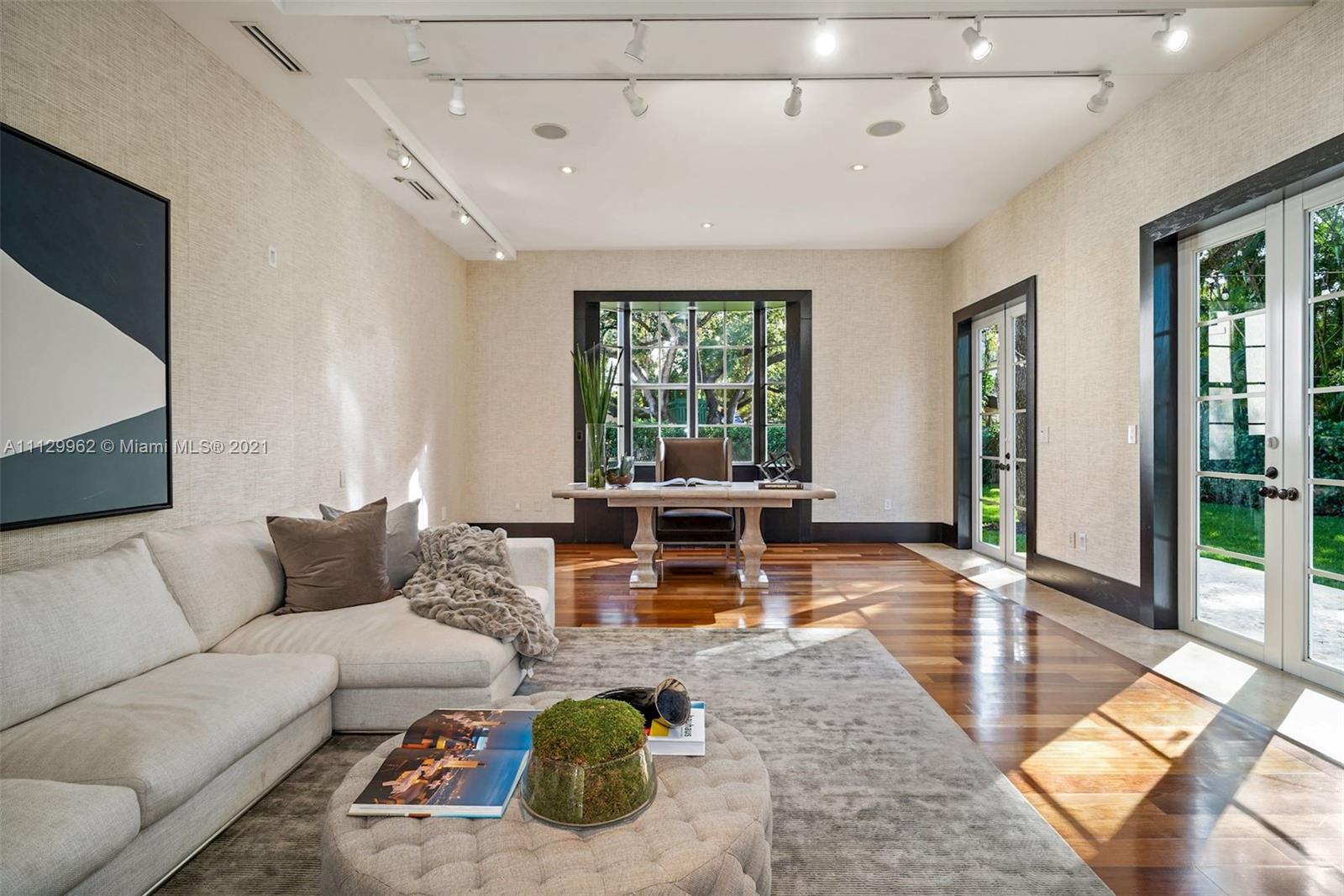 CORAL GABLES BISC BAY SEC - Residential