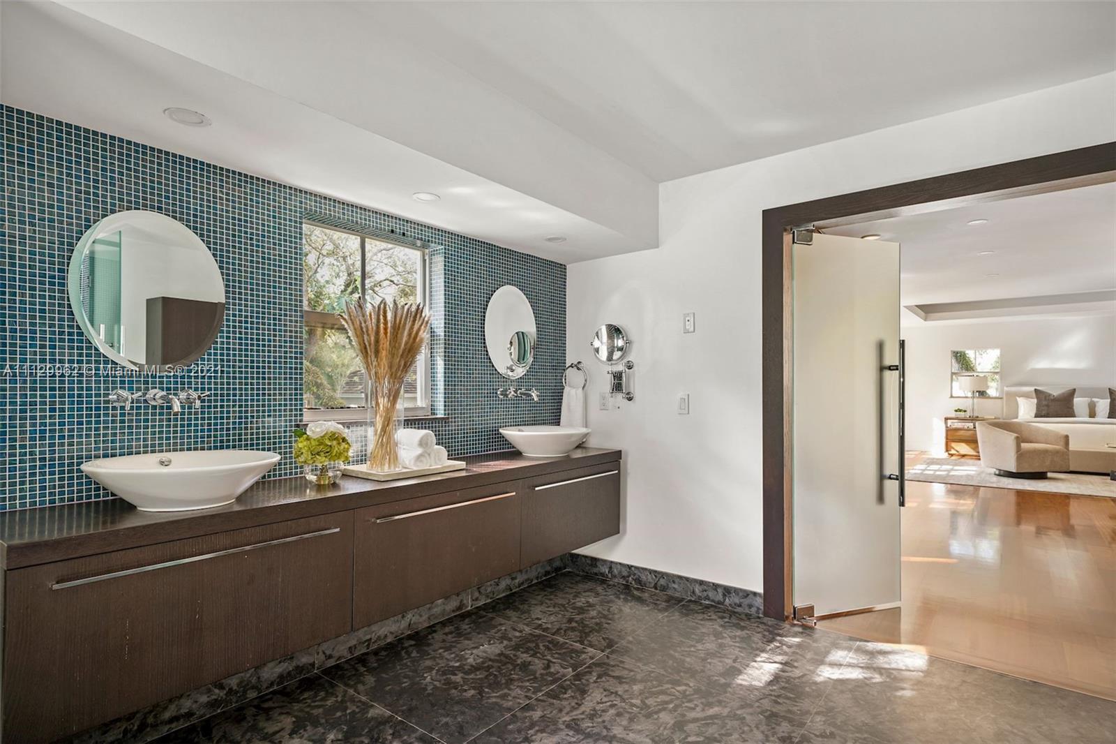 CORAL GABLES BISC BAY SEC - Residential