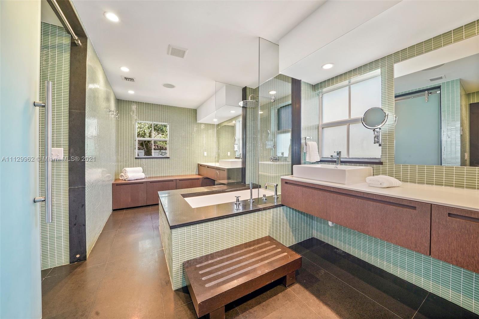 CORAL GABLES BISC BAY SEC - Residential