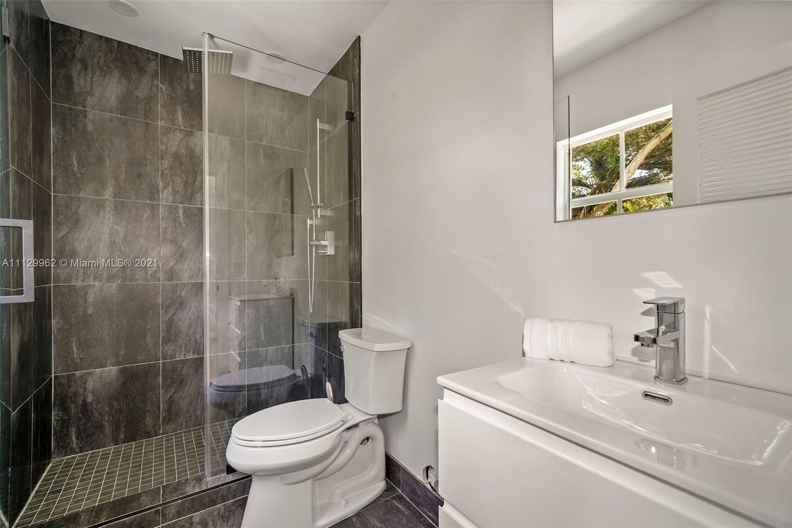 CORAL GABLES BISC BAY SEC - Residential