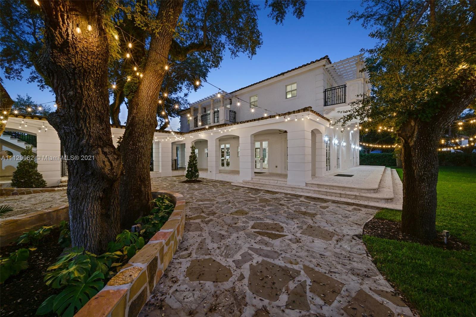 CORAL GABLES BISC BAY SEC - Residential