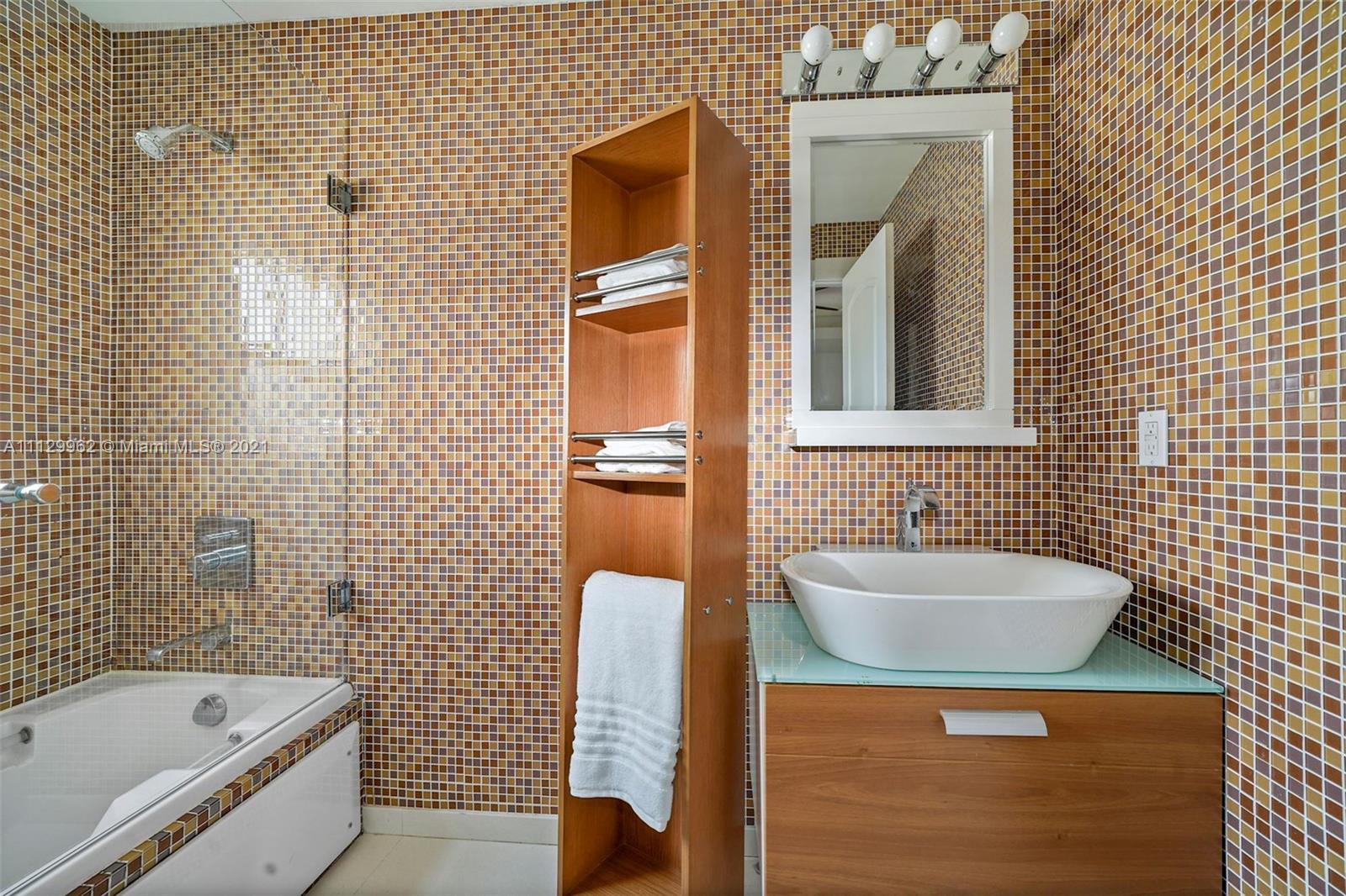 CORAL GABLES BISC BAY SEC - Residential