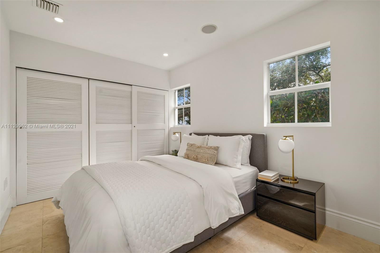 CORAL GABLES BISC BAY SEC - Residential