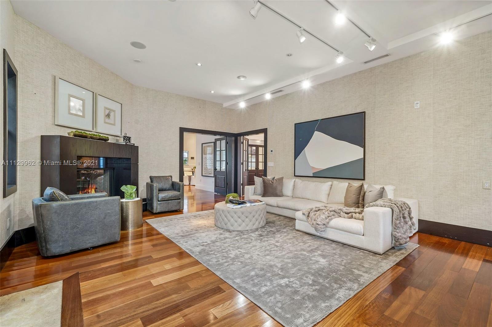 CORAL GABLES BISC BAY SEC - Residential