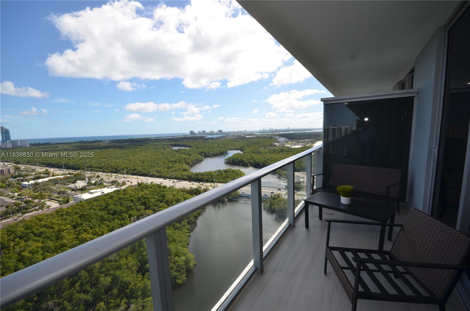 Beautiful 2 Bedroom 2 Bath, 1 Parking, Exercise Room, Child Play Area, Community Pool, Spa and Amazing views!!!