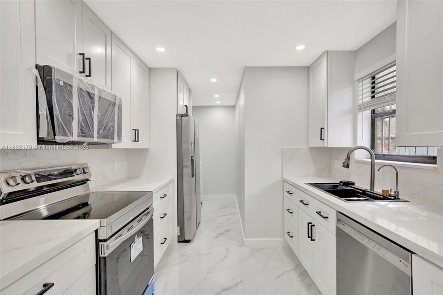 4 BEDROOM 2 BATHROOM TOWNHOME IN VISTA VERDE!!! COMPLETELY FENCED IN, READY TO MOVE IN....CLOSE TO CALDER CASINO AND HARD ROCK STADIUM, AND MAJOR HIGHWAYS.