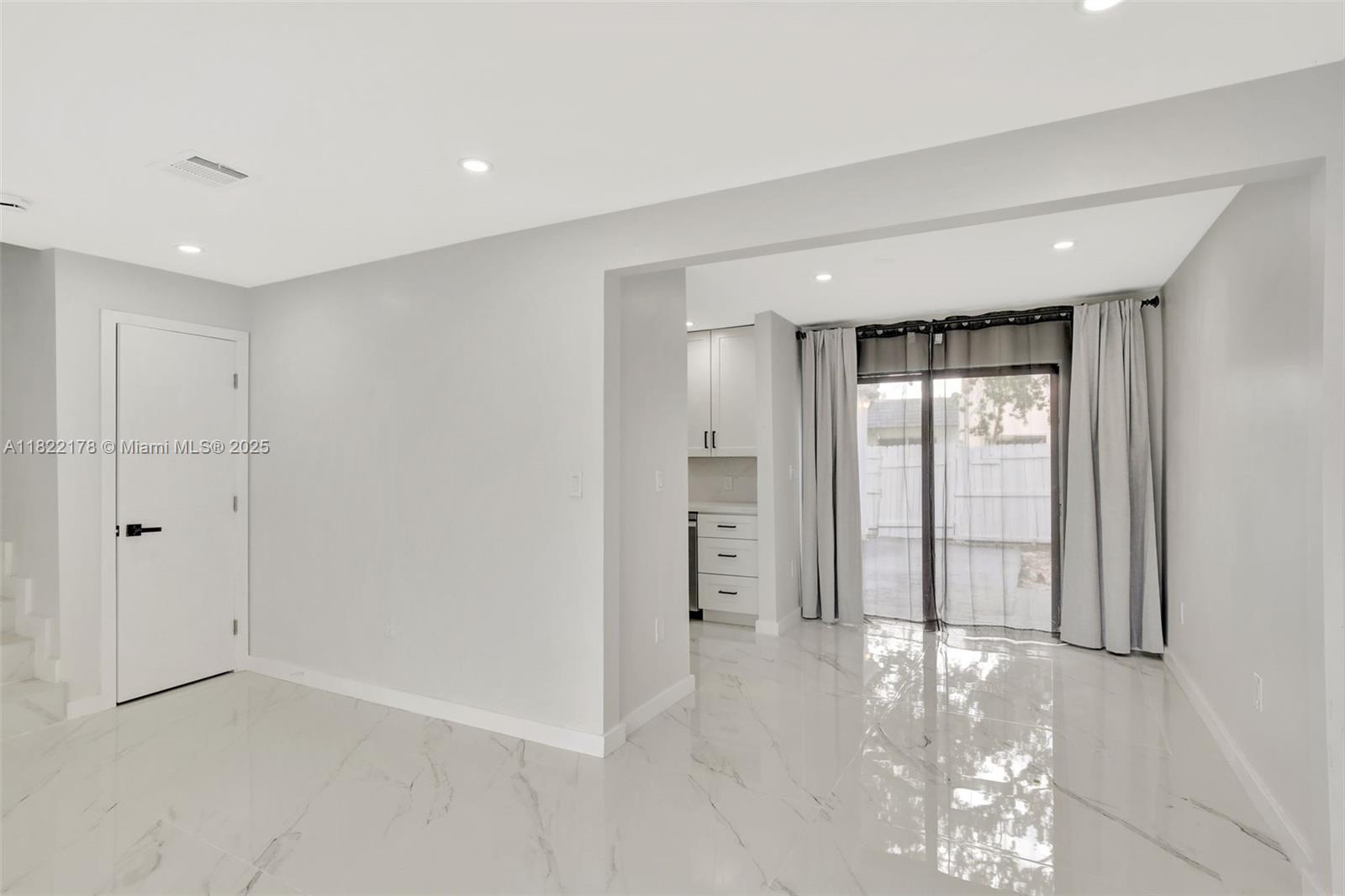 VISTA TOWNHOUSE SEC B - Residential Lease